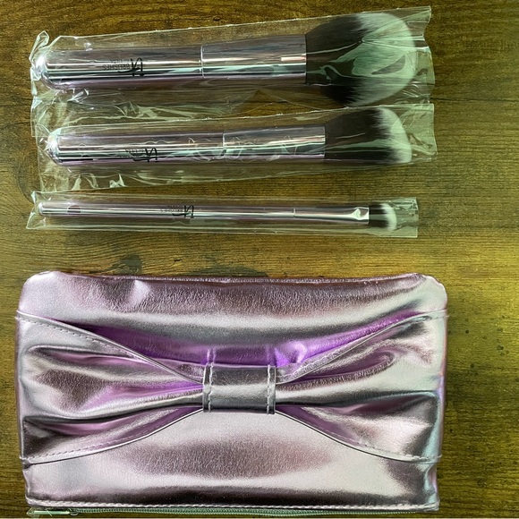 it Cosmetics Brush Set - Picture 2 of 3